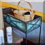 L06. Metal plant stand. 